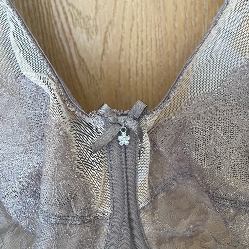 2 Wacoal Bras 40G Cream and Taupe Lace Unlined Bras - Picture 5 of 16